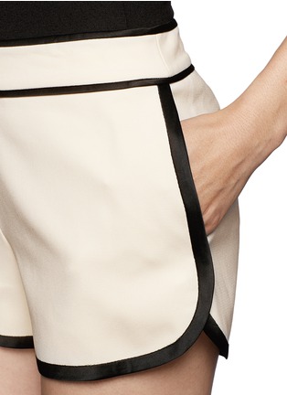 Detail View - Click To Enlarge - DIANE VON FURSTENBERG - Contrast piping stretch crepe shorts