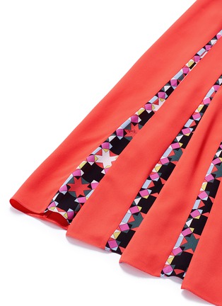 Detail View - Click To Enlarge - EMILIO PUCCI - 'Cady' check star print pleated maxi skirt