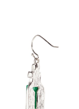Detail View - Click To Enlarge - KENNETH JAY LANE - Glass crystal pavé enamelled arrow earrings