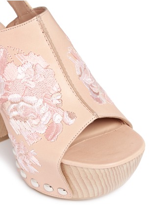 Detail View - Click To Enlarge - ALEXANDER MCQUEEN - 'Spitalfields' embroidered leather wooden clog sandals