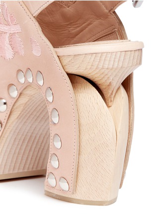 Detail View - Click To Enlarge - ALEXANDER MCQUEEN - 'Spitalfields' embroidered leather wooden clog sandals