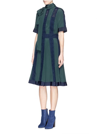 Figure View - Click To Enlarge - SACAI LUCK - Eyelet lace insert stand collar flare dress