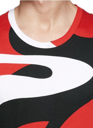Detail View - Click To Enlarge - ALEXANDER MCQUEEN - Abstract print cotton jersey T-shirt