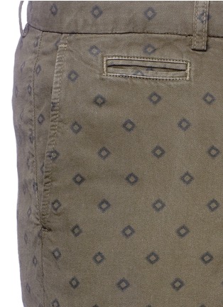 Detail View - Click To Enlarge - ALTEA - Diamond print linen-cotton Bermuda shorts