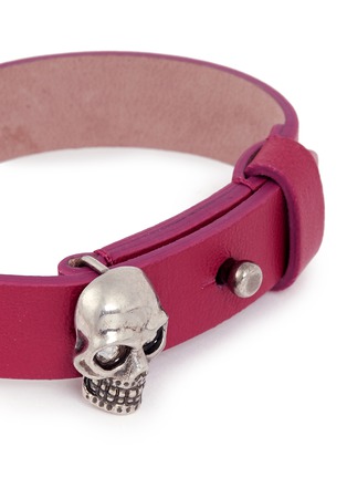 Detail View - Click To Enlarge - ALEXANDER MCQUEEN - Skull leather bracelet
