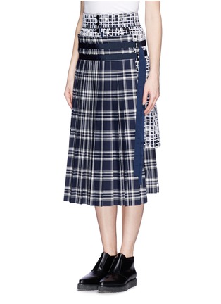 Front View - Click To Enlarge - SACAI - Eyelet check underlay plaid wrap skirt