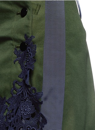Detail View - Click To Enlarge - SACAI - Lace hem twill wrap skirt