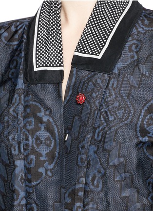 Detail View - Click To Enlarge - IBRIGU - One of a kind brooch pin silk kimono jacket