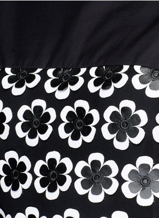 Detail View - Click To Enlarge - CYNTHIA & XIAO - 3D floral appliqué poplin sleeveless top