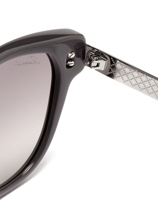 Detail View - Click To Enlarge - GUCCI - Metal arm plastic sunglasses