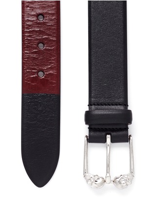 Detail View - Click To Enlarge - ALEXANDER MCQUEEN - Twin skull buckle paint leather belt