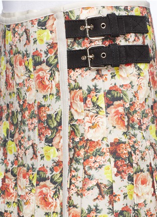 Detail View - Click To Enlarge - MSGM - Flower print leather trim pleated canvas skirt