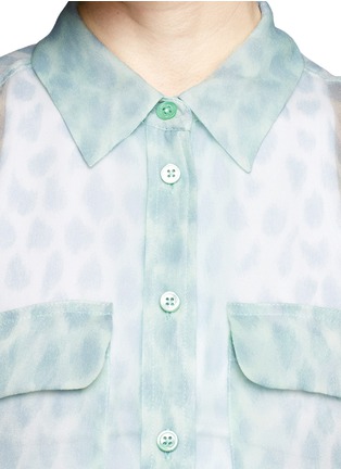 Detail View - Click To Enlarge - EQUIPMENT - Slim Signature leopard print sleeveless silk shirt