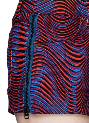 Detail View - Click To Enlarge - OPENING CEREMONY - Water print side zip shorts