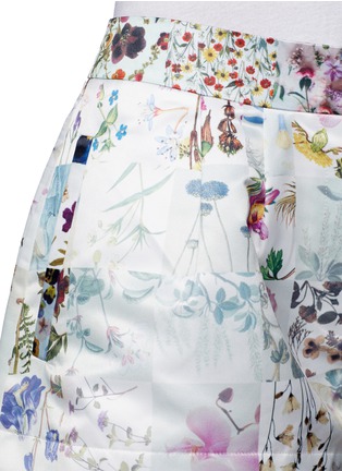Detail View - Click To Enlarge - MARKUS LUPFER - Floral patchwork pleated shorts