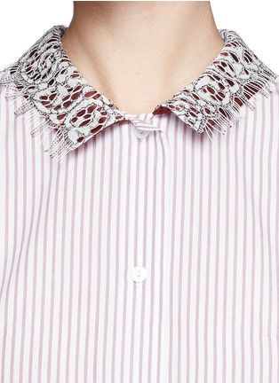 Detail View - Click To Enlarge - CARVEN - Lace collar colourblock stripe poplin shirt
