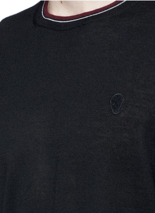 Detail View - Click To Enlarge - ALEXANDER MCQUEEN - Skull patch cashmere sweater