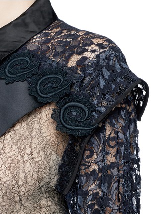 Detail View - Click To Enlarge - TOGA ARCHIVES - Satin sash mix lace shirt