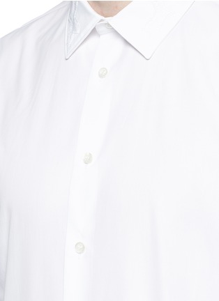 Detail View - Click To Enlarge - ALEXANDER MCQUEEN - Paisley embroidered poplin shirt