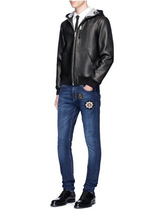 Figure View - Click To Enlarge - ALEXANDER MCQUEEN - Star badge appliqué stretch jeans
