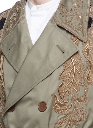 Detail View - Click To Enlarge - ALEXANDER MCQUEEN - Sunflower embroidered cotton trench coat