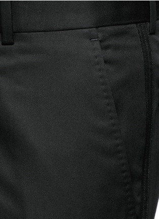 Detail View - Click To Enlarge - ALEXANDER MCQUEEN - Harness cotton twill cropped pants