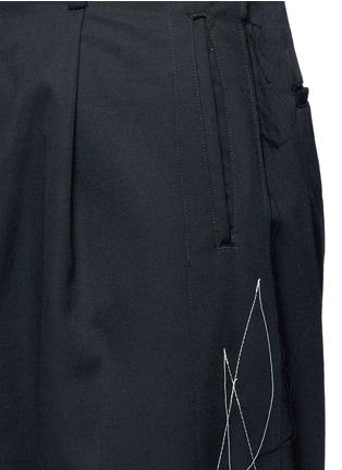 Detail View - Click To Enlarge - SULVAM - Contrast stitch raw edge cropped wool pants