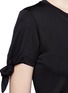 Detail View - Click To Enlarge - MO&CO. - Knotted sleeve piqué T-shirt