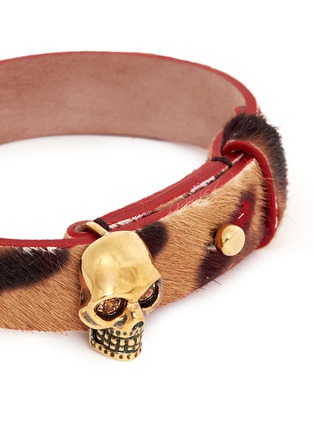 Detail View - Click To Enlarge - ALEXANDER MCQUEEN - Skull cheetah print calf hair bracelet