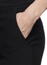 Detail View - Click To Enlarge - ALEXANDER MCQUEEN - Contrast hem cropped pants