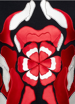 Detail View - Click To Enlarge - ALEXANDER MCQUEEN - Silk petal appliqué T-shirt