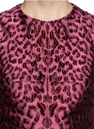 Detail View - Click To Enlarge - ALEXANDER MCQUEEN - Leopard jacquard cloqué flare dress