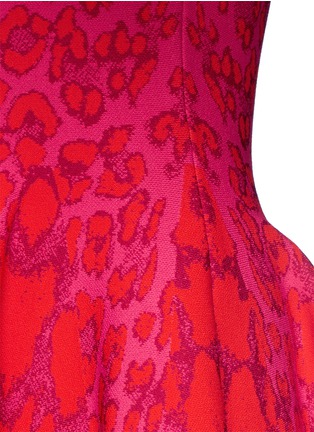 Detail View - Click To Enlarge - ALEXANDER MCQUEEN - Leopard jacquard knit flare dress