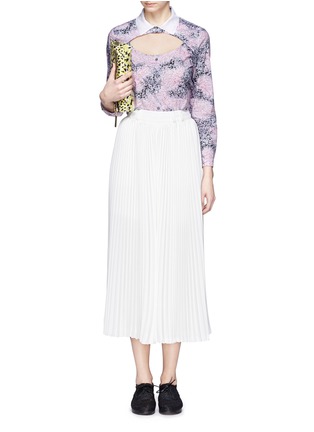 Figure View - Click To Enlarge - CARVEN - Floral print cutout cropped shirt