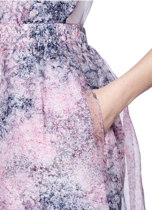 Detail View - Click To Enlarge - CARVEN - Photographic floral print open back organza dress