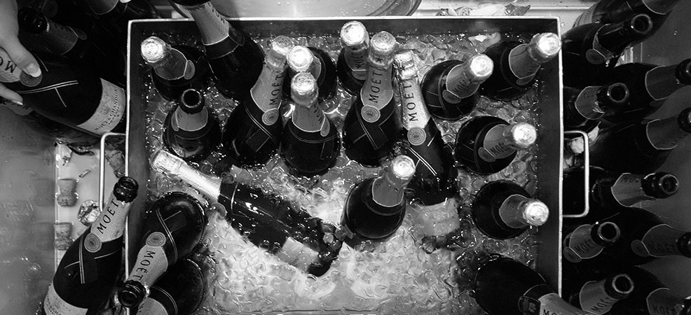 Thousands of glasses clinked as over 1000 bottles of champagne were downed